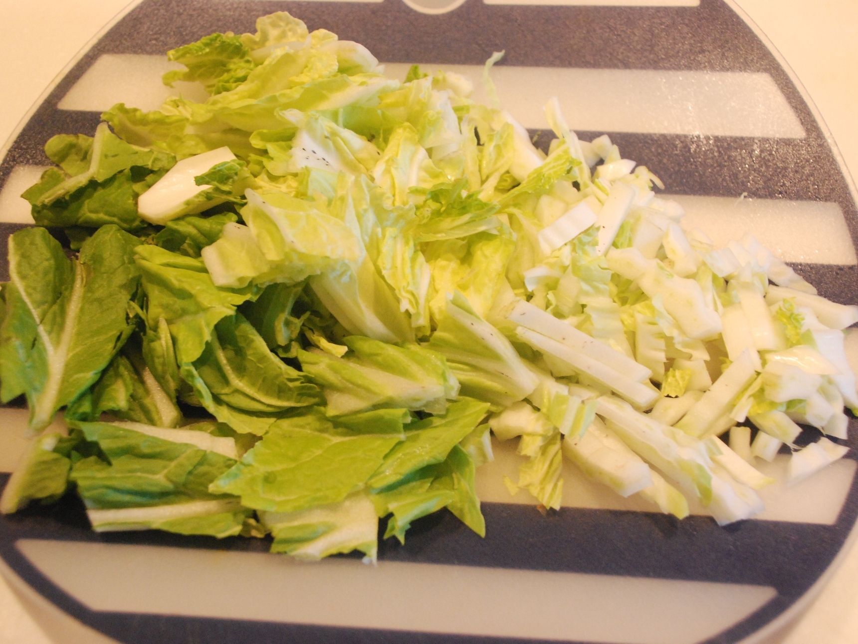 白菜を切ります