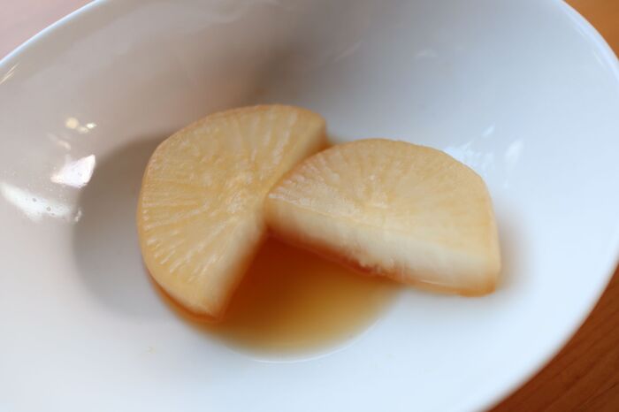 大根 は生のまま冷凍保存を 味しみしみの煮物が時短でできちゃうメリットも 暮らしニスタ 大根 は生のまま冷凍保存を 味しみしみの煮物が時短でできちゃうメリットも 暮らしニスタ