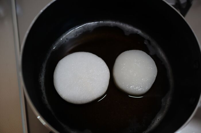 大根 は生のまま冷凍保存を 味しみしみの煮物が時短でできちゃうメリットも 暮らしニスタ 大根 は生のまま冷凍保存を 味しみしみの煮物が時短でできちゃうメリットも 暮らしニスタ