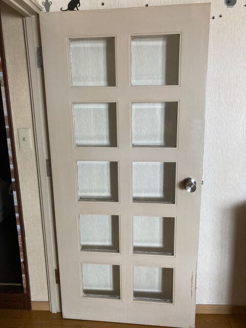 リビングのドアを壁紙でリメイク 暮らしニスタ リビングのドアを壁紙でリメイク 暮らしニスタ