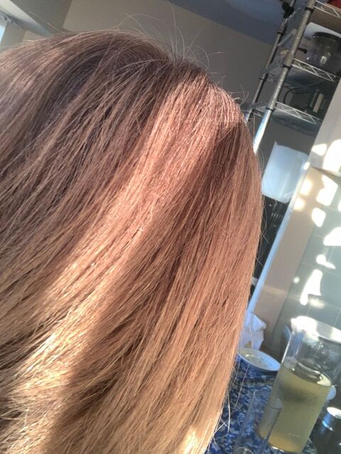 白髪を染めるのやめました 白髪を目立たなくお洒落なアッシュグレーにする方法 暮らしニスタ 白髪を染めるのやめました 白髪を目立たなくお洒落なアッシュグレーにする方法 暮らしニスタ