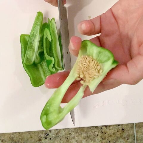 楽めし 種が飛び散らないピーマンの切り方 暮らしニスタ 楽めし 種が飛び散らないピーマンの切り方 暮らしニスタ