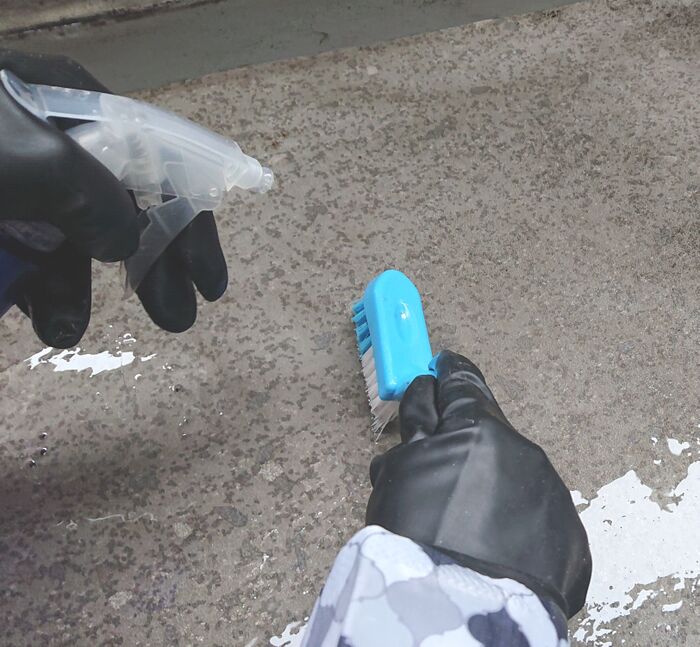 水を流さないベランダ掃除 新聞紙 重曹水でピッカピカ マンションでも安心 暮らしニスタ 水を流さないベランダ掃除 新聞紙 重曹水でピッカピカ マンションでも安心 暮らしニスタ