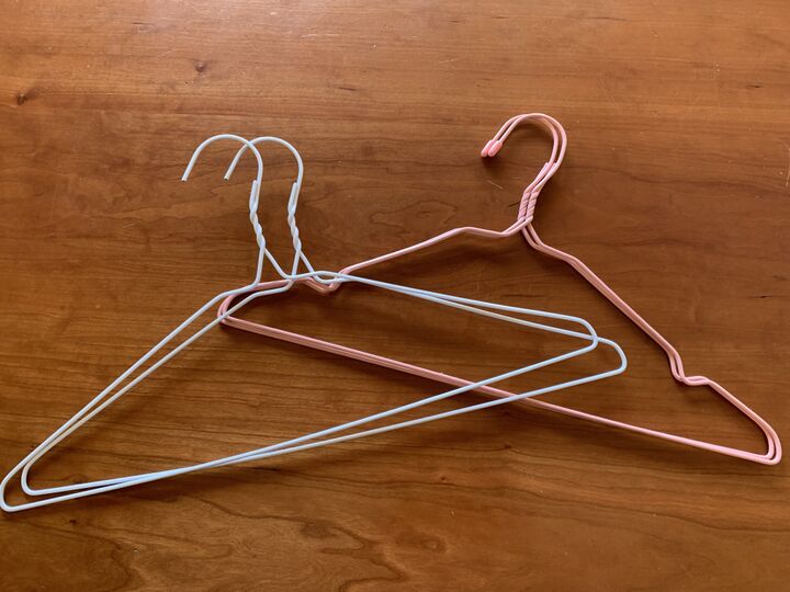 捨てるの待った!針金ハンガーが簡単テクで便利グッズに大変身♪