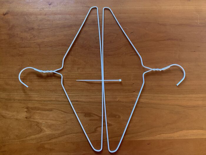 捨てるの待った 針金ハンガーが簡単テクで便利グッズに大変身 暮らしニスタ 捨てるの待った 針金ハンガーが簡単テクで便利グッズに大変身 暮らしニスタ