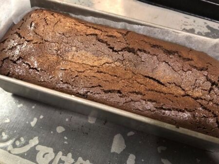 ボウルに材料入れるだけ。濃厚しっとり生チョコケーキ