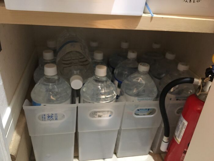 収納場所は計7カ所 わが家は 水 をこうして分散収納してます ストック 防災備蓄 暮らしニスタ 収納場所は計7カ所 わが家は 水 をこうして分散収納してます ストック 防災備蓄 暮らしニスタ
