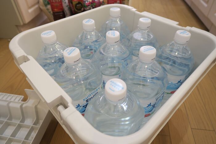 収納場所は計7カ所 わが家は 水 をこうして分散収納してます ストック 防災備蓄 暮らしニスタ 収納場所は計7カ所 わが家は 水 をこうして分散収納してます ストック 防災備蓄 暮らしニスタ
