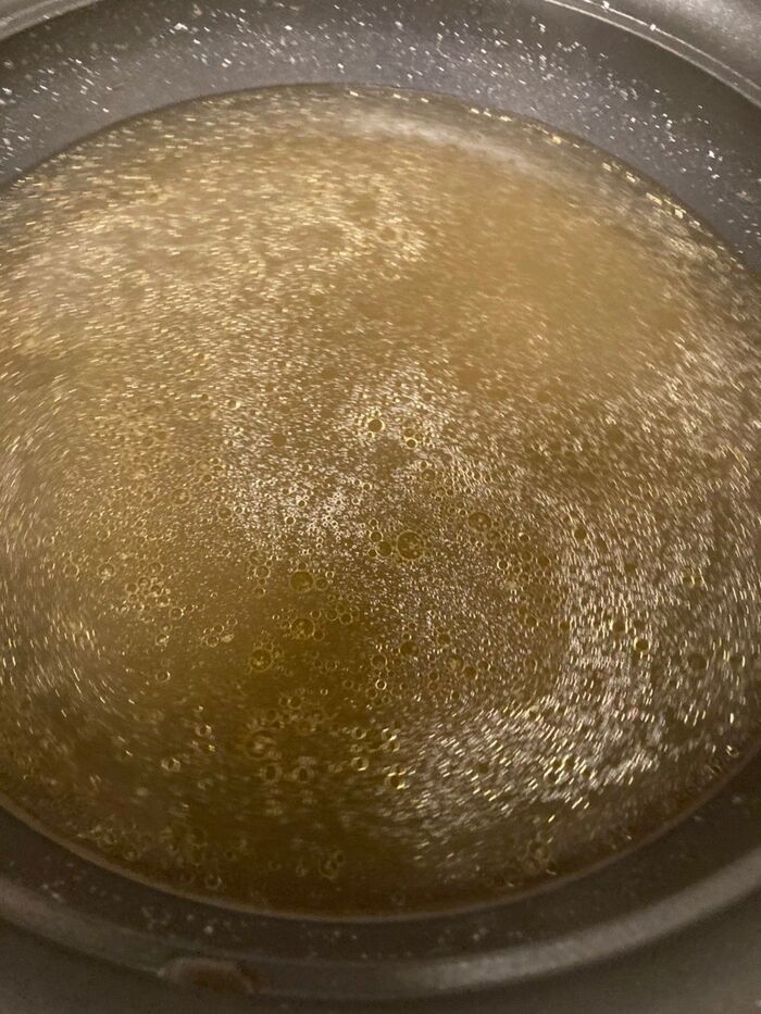 土鍋に分量のスープをダイレクトイン