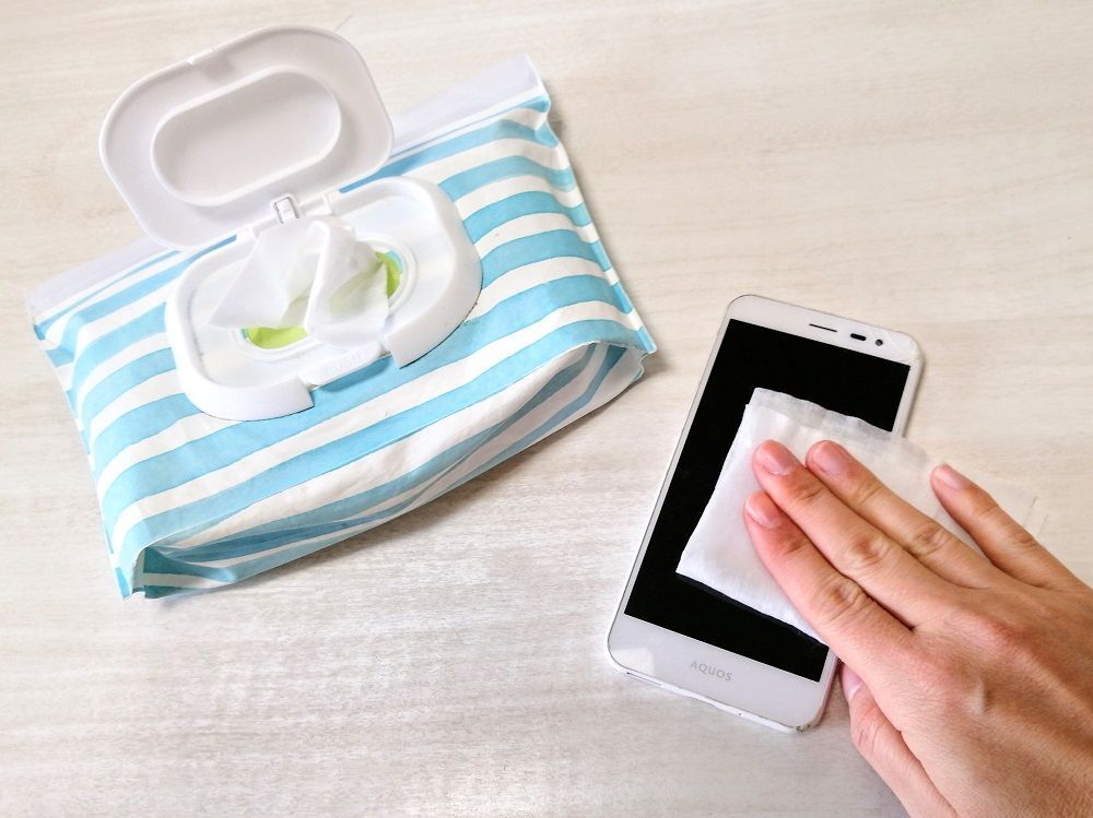 実はティッシュもng 意外と知らないスマホの正しい掃除方法 暮らしニスタ 実はティッシュもng 意外と知らないスマホの正しい掃除方法 暮らしニスタ