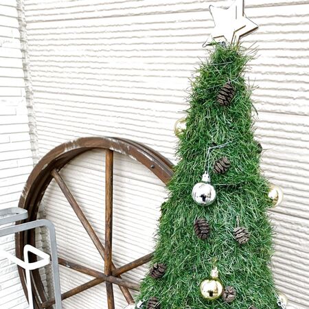 玄関先に置きたい！クリスマスツリーあれで作ってみました
