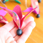 ダイソー素材で作れる♪フェルトと和柄布で作る羽根