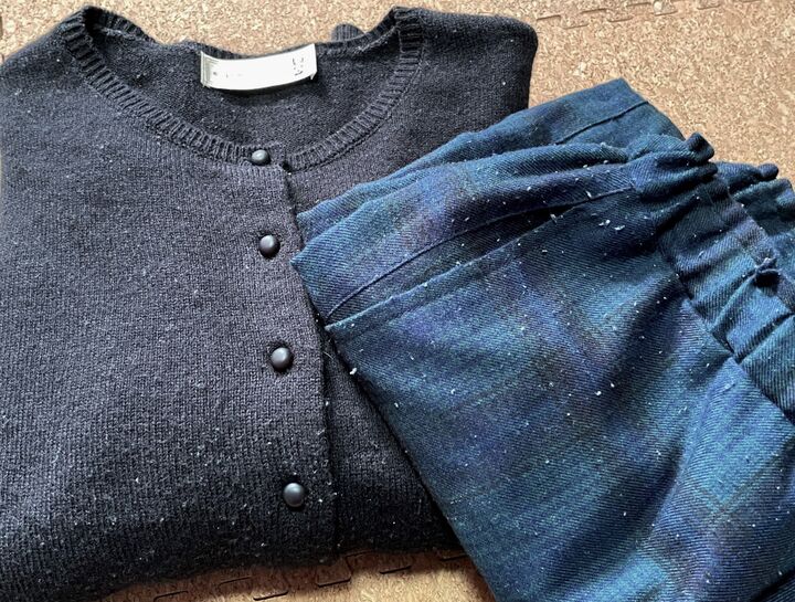 毛玉だらけの洋服が新品みたいになる方法とは?身近なアイテム3つを比べてみた♪