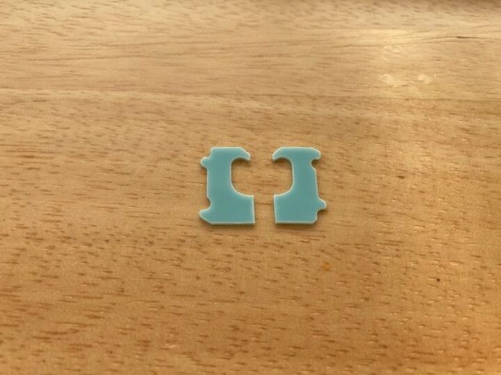 パンの留め具を半分に切ったら…まさかの大活躍だった!【意外な活用術】