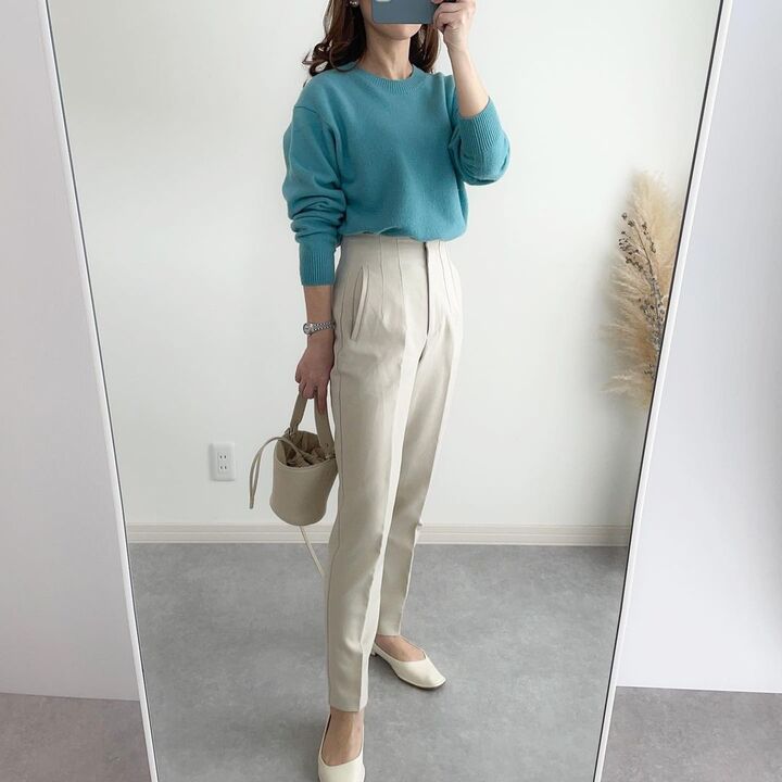 【ユニクロ】2,990円ならイロチ買いしたい!最適な差し色が見つかるプレミアムなニット