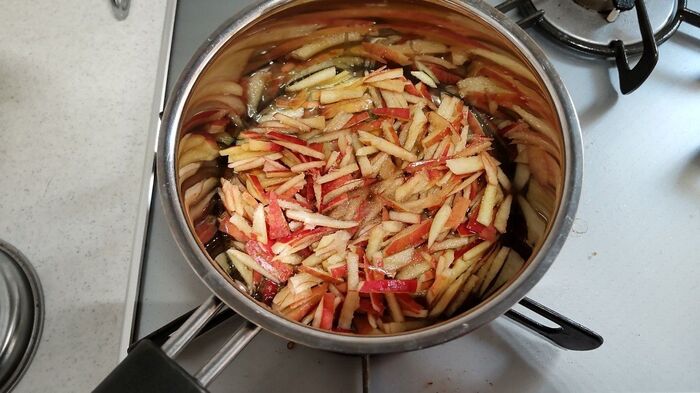 りんごの皮 捨てないで まだ使える活用法を試してみました 暮らしニスタ りんごの皮 捨てないで まだ使える活用法を試してみました 暮らしニスタ