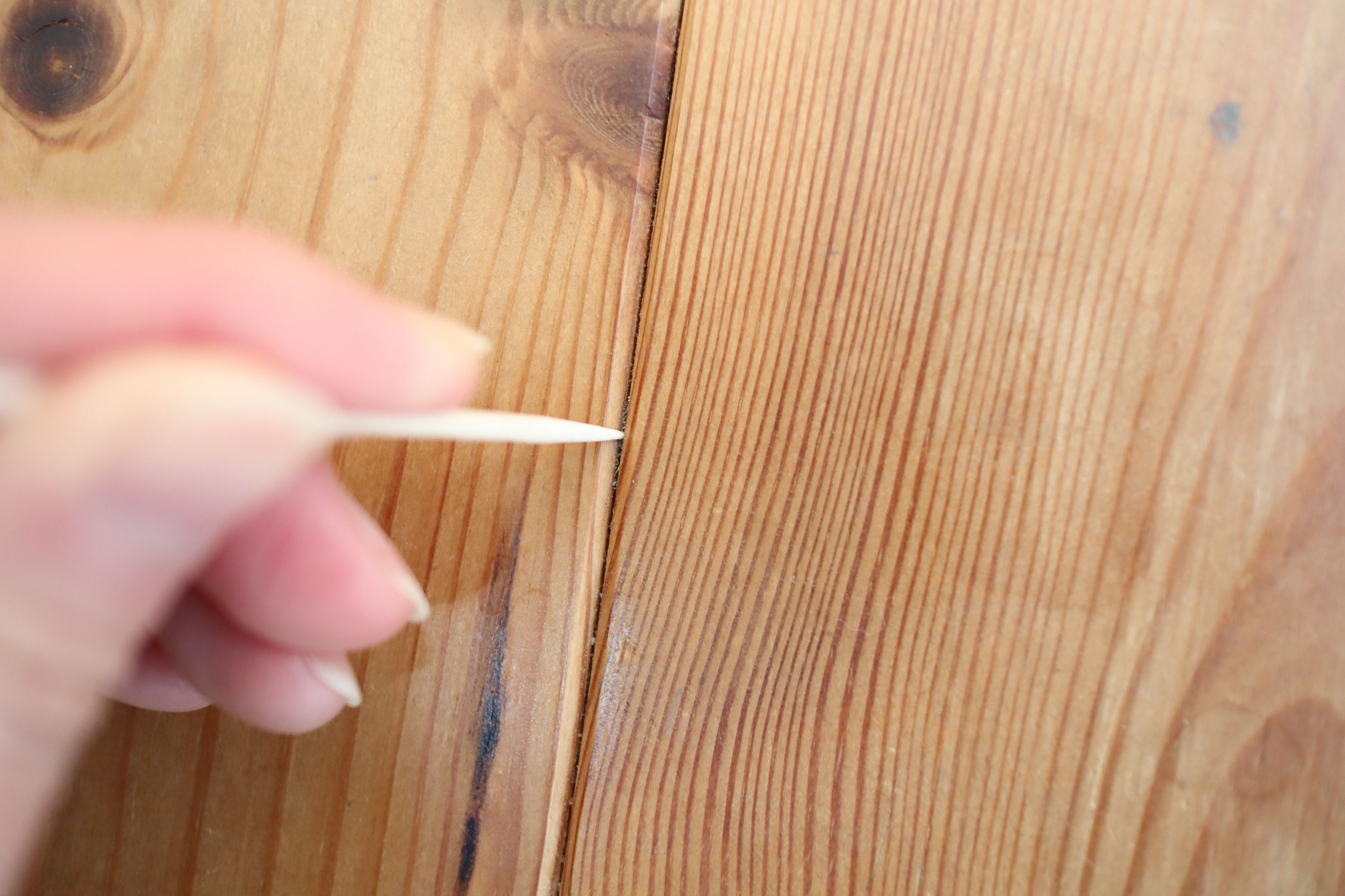 すき間汚れがごっそり取れる 爪楊枝を掃除に活用したらスゴかった 暮らしニスタ