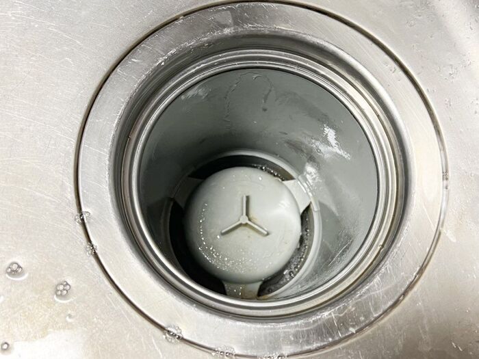 キッチン排水口のヌメリを一発解消 放っておくだけ のズボラお掃除 暮らしニスタ キッチン排水口のヌメリを一発解消 放っておくだけ のズボラお掃除 暮らしニスタ