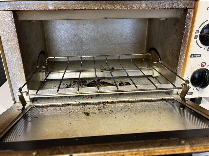 塗って放置するだけ!4年間掃除をサボったトースターがピカピカに♪