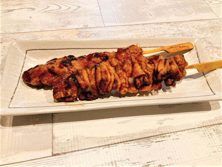 お店級に化けた!スーパーの焼き鳥がふっくらプリプリになるレンチン温めワザ♪