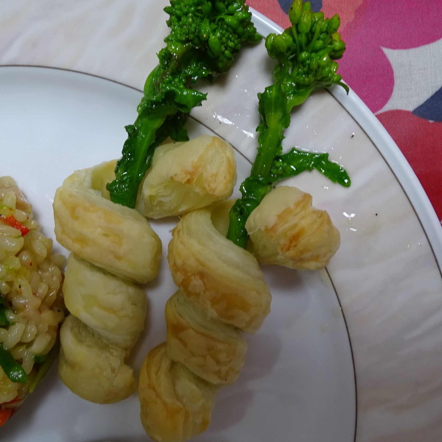 菜の花ペンシル、パイのケース