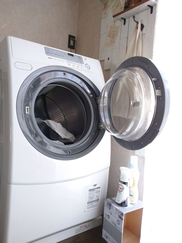 ①洗濯家電（ドラム式洗濯乾燥機）
