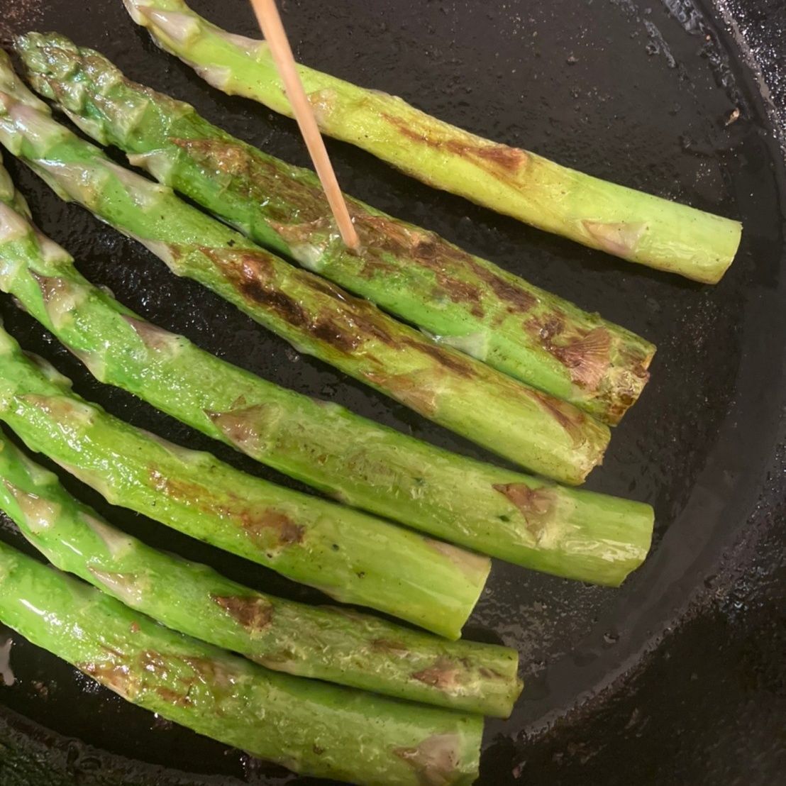 アスパラは茹でないで生から１本で調理する 暮らしニスタ