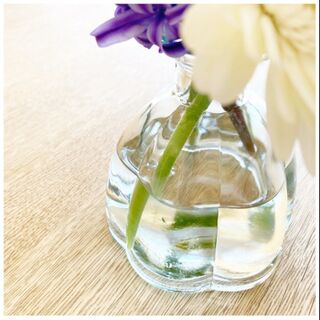 Seria お花のカタチのガラス花びん 暮らしニスタ Seria お花のカタチのガラス花びん 暮らしニスタ