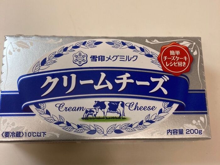 室温で柔らかくしたクリームチーズ一箱
