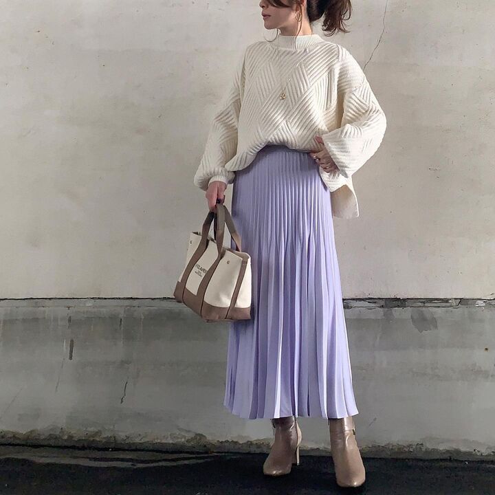 【ユニクロ】ラベンダーカラーの技ありプリーツスカートで春を先取り♪