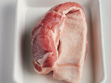 特売の肉と思えない！簡単♪塩漬け保存なら豚肉がやわらか＆旨味UP