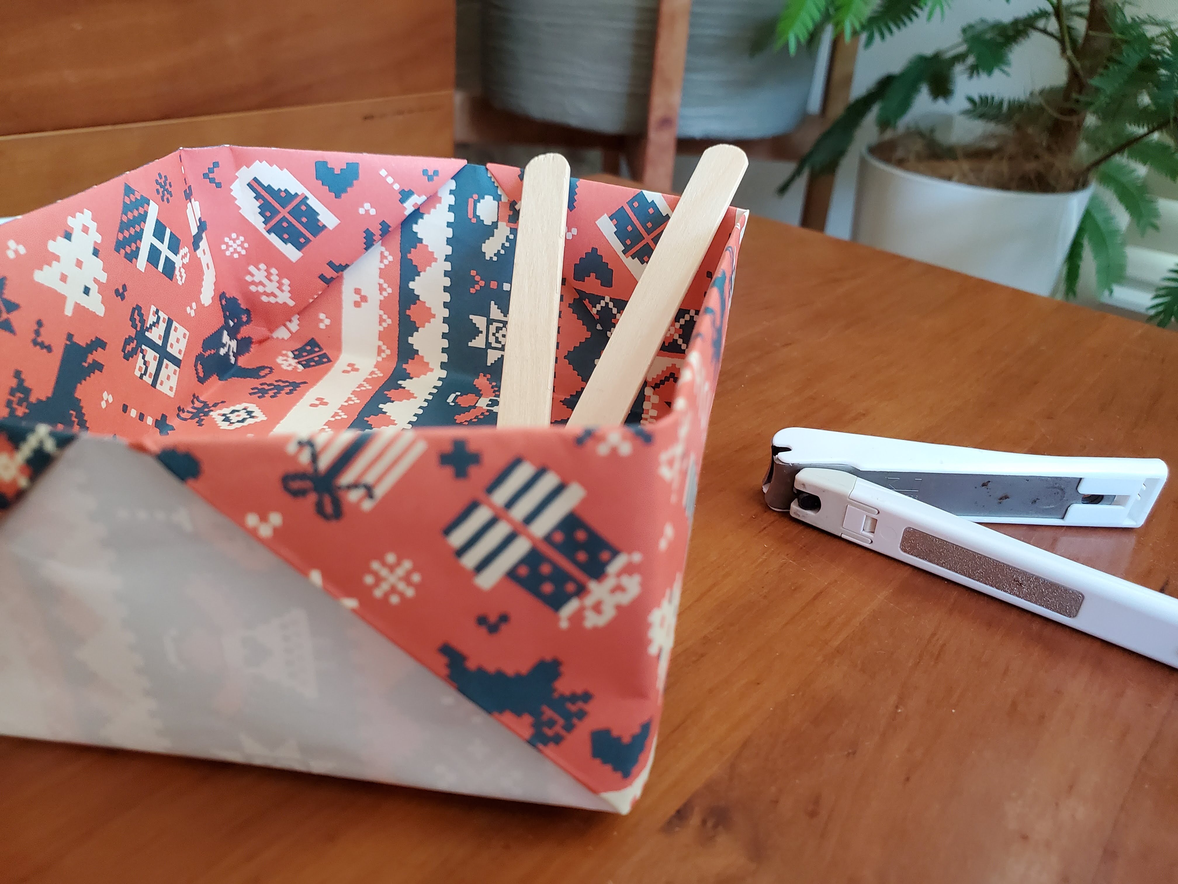 チラシや包装紙 捨てる前にこう使う 片付けや収納に意外にも大活躍 暮らしニスタ