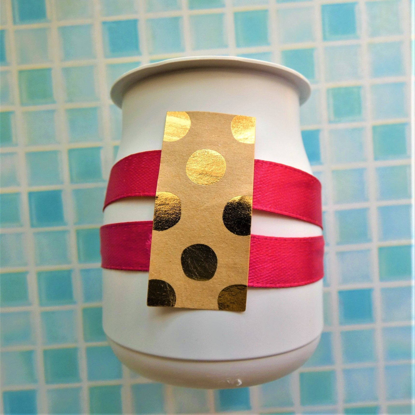 【513】リメイク缶☆デコパージュ　大きめ底穴あり 513】リメイク缶☆デコパージュ 大きめ底穴あり