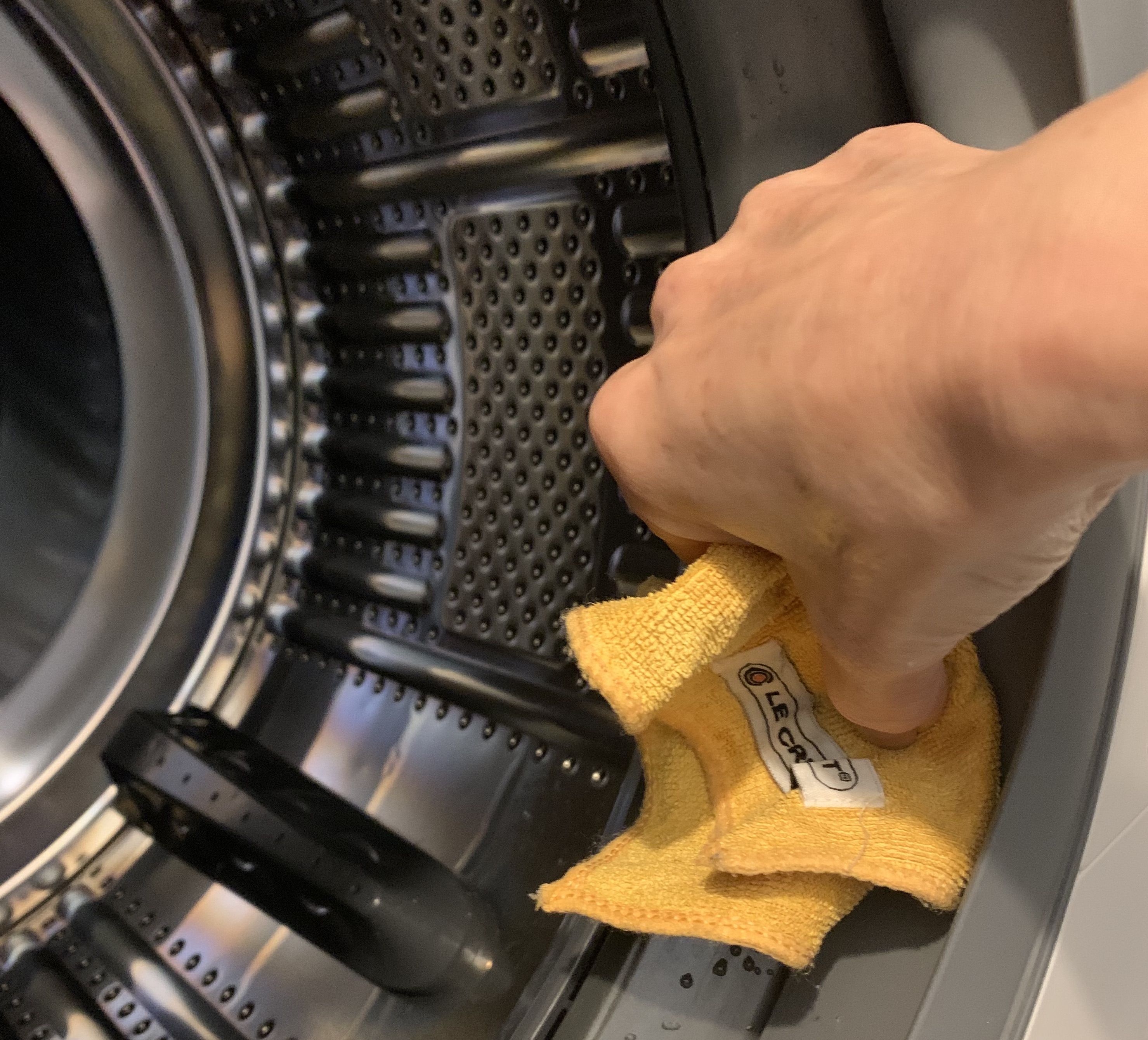 やっちまった ティッシュまみれの洗濯物をよみがえらせるベストな方法見 つけた 暮らしニスタ