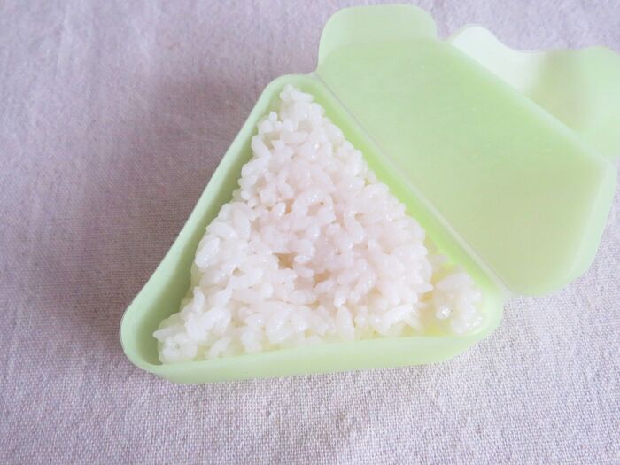 ダイソー ニッチだけど超便利 謎の三角形シリコンが不器用さんの救世主に 暮らしニスタ ダイソー ニッチだけど超便利 謎の三角形シリコンが不器用さんの救世主に 暮らしニスタ