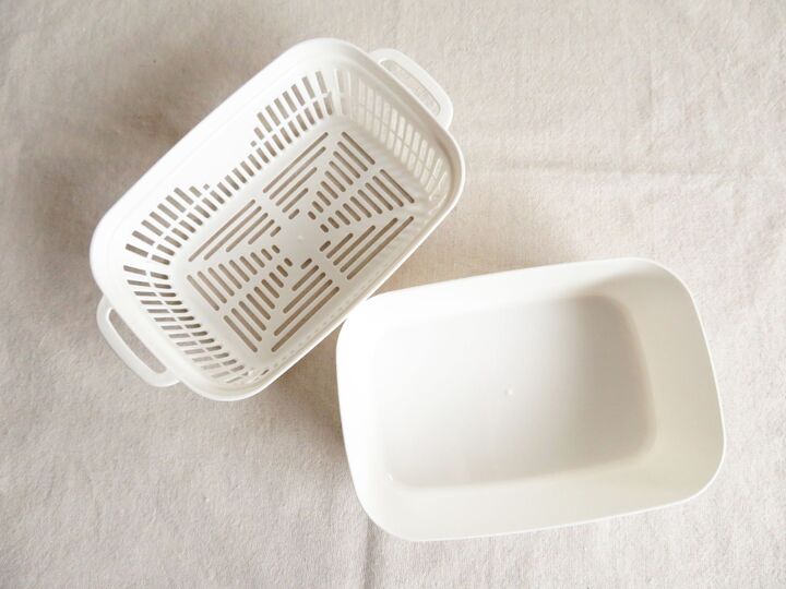 【キャンドゥ】食費節約の味方!?一見普通の白いザル&容器の意外な使い道とは?