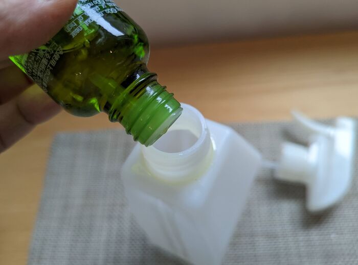 キツめの靴の臭い 家にあるもので消臭するならコレ 効果的な方法がわかった 暮らしニスタ キツめの靴の臭い 家にあるもので消臭するならコレ 効果的な方法がわかった 暮らしニスタ