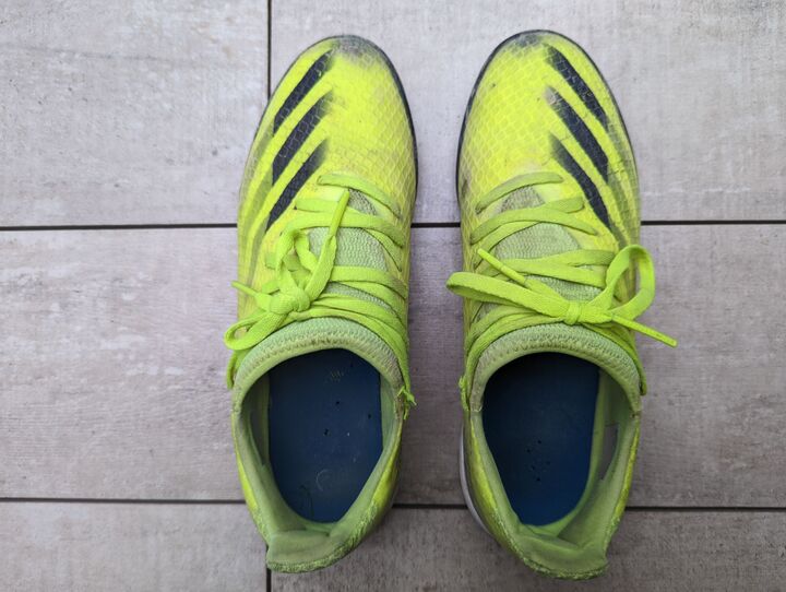 キツめの靴の臭い、家にあるもので消臭するならコレ!効果的な方法がわかった♪