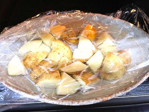 レシピ 子供も男性も喜ぶ鮭と新じゃがいものガーリックバタームニエル 暮らしニスタ レシピ 子供も男性も喜ぶ鮭と新じゃがいものガーリックバタームニエル 暮らしニスタ