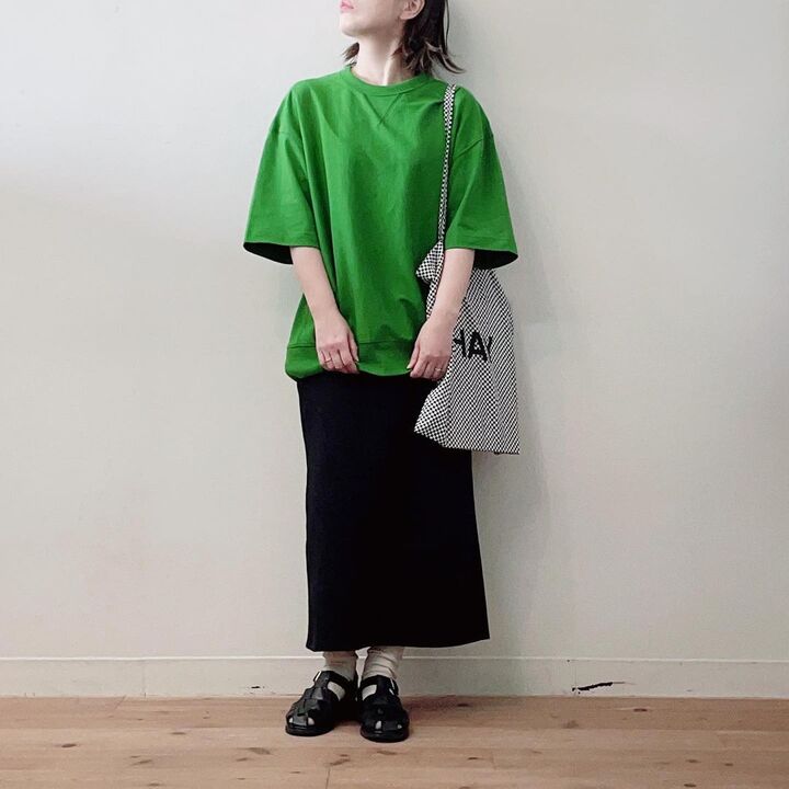 【GU】オシャレ度が格段に上がるスウェットのようなTシャツ。1690円で着回し抜群!