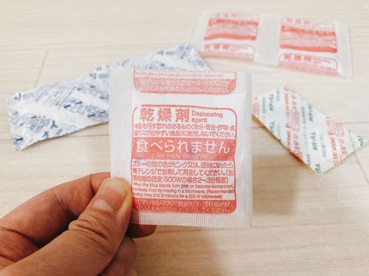 お菓子に入ってる「乾燥剤」捨てないで!女性が喜ぶ♡まさかの活用法があった!