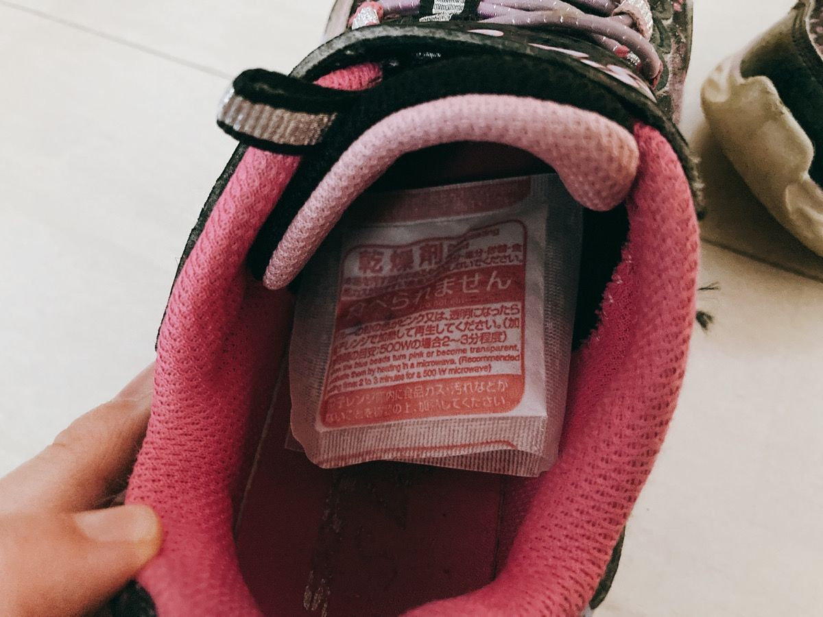 お菓子に入ってる 乾燥剤 捨てないで 女性が喜ぶ まさかの活用法があった 暮らしニスタ