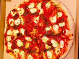 マルゲリータピザ！トマトがにが手な人も好きになるよトマト甘〜い(*^◯^*)