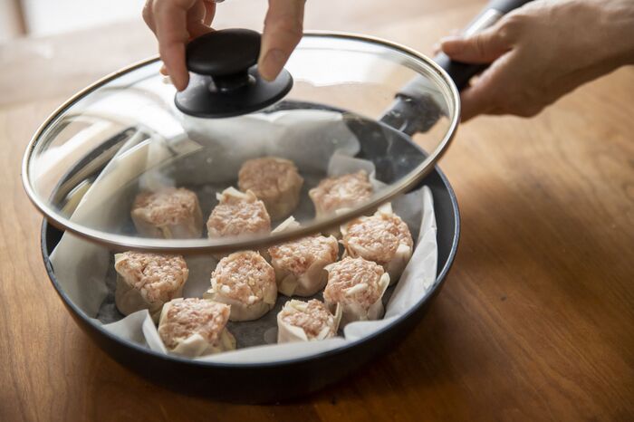 蒸し器の基本の使い方。実はフライパンでも蒸し料理ができる!|暮らしニスタ