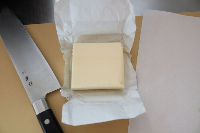 これは思いつかなかった 包丁を汚さずバターを小分けにする方法って やってみた 暮らしニスタ これは思いつかなかった 包丁を汚さずバターを小分けにする方法って やってみた 暮らしニスタ
