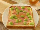 忙しい朝にピッタリ！「ベーコンと枝豆の冷凍作りおきトースト」