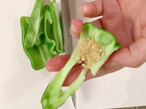 【楽めし】種が飛び散らないピーマンの切り方