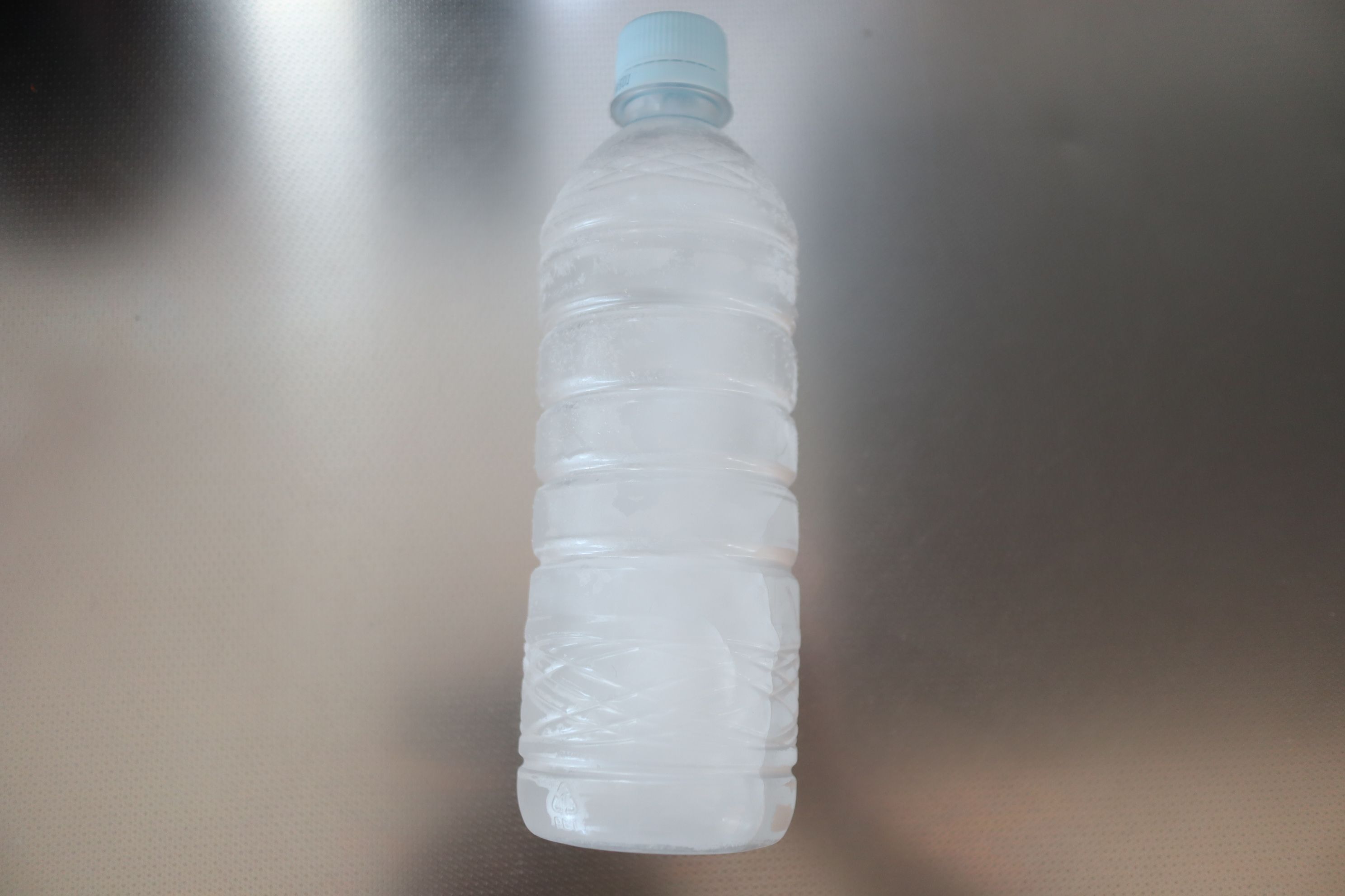 なぜ どうして ペットボトルで除湿する裏ワザ やってみたらすごかった 暮らしニスタ