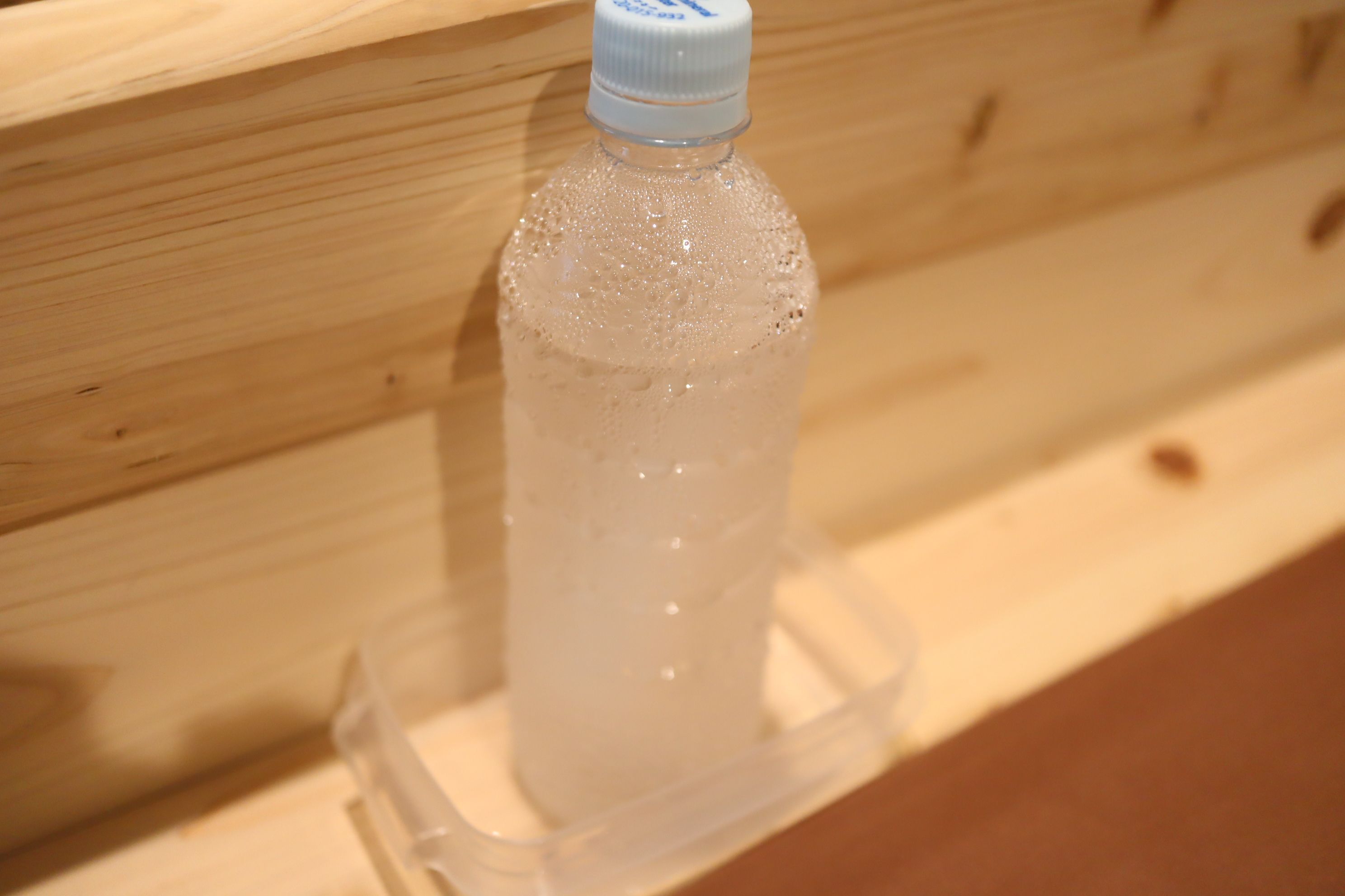 なぜ どうして ペットボトルで除湿する裏ワザ やってみたらすごかった 暮らしニスタ