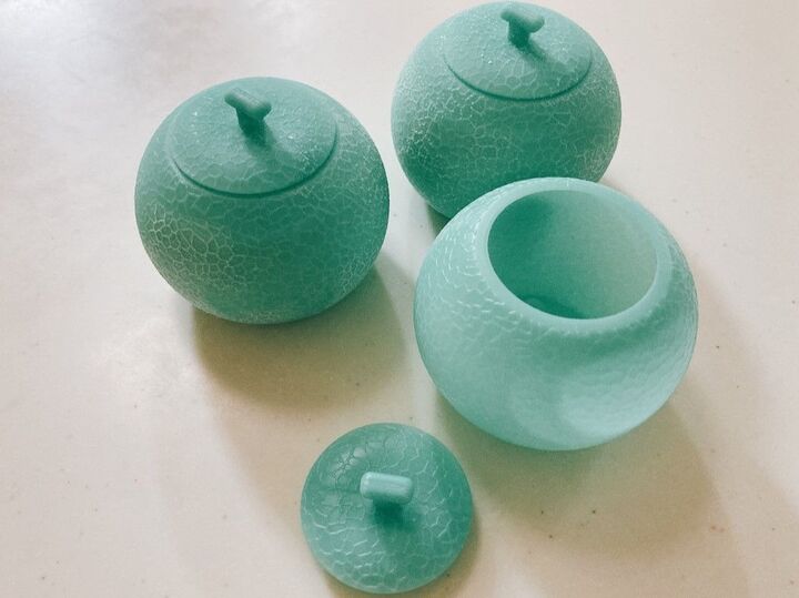 懐かしのメロンアイスの容器、捨てずに活用!ほっこり系の見た目で意外な効果を発揮!!